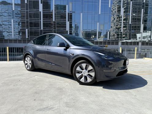Tesla Model Y 2024