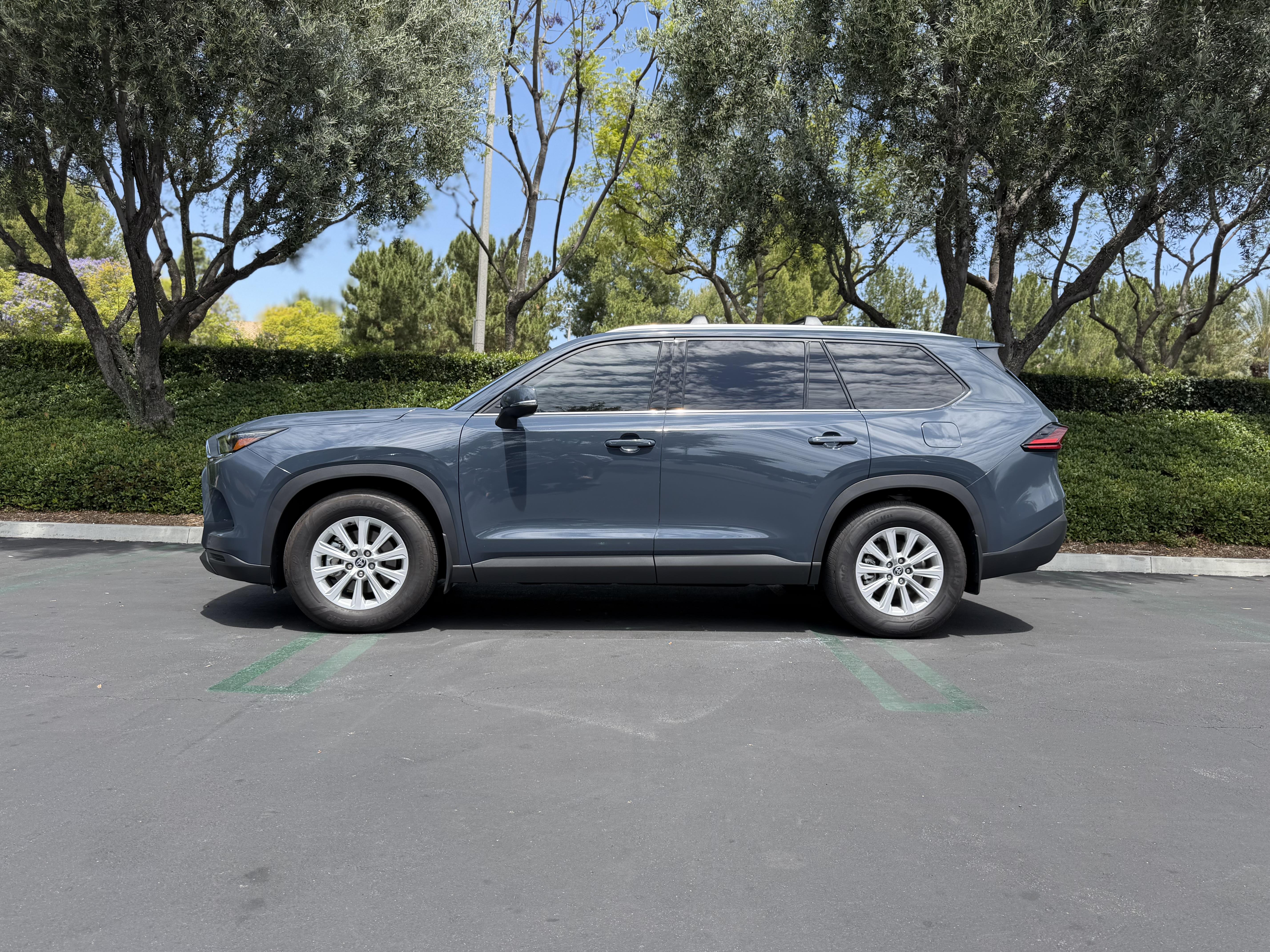 Car carousel image